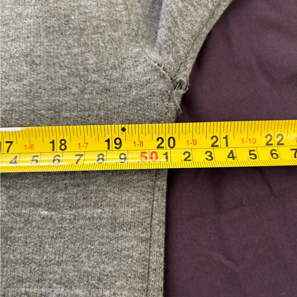 Buccees Beaver Grey Hoodie Sweatshirt Women’s Size Medium Graphic Print - Picture 7 of 10